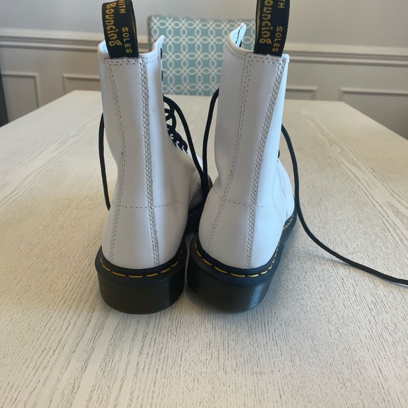 Dr.Martens 1460 8 Eye Leather Boots WHITE SMOOTH Sz 9 - Picture 2 of 5